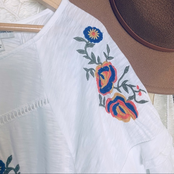 Neiman Marcus floral embroidered flutter sleeve Flowy fit - Picture 3 of 4